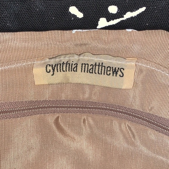 CYNTHIA Matthews Vintage Black and White Patent Leather and Fabric Shoulder Bag - Picture 11 of 16